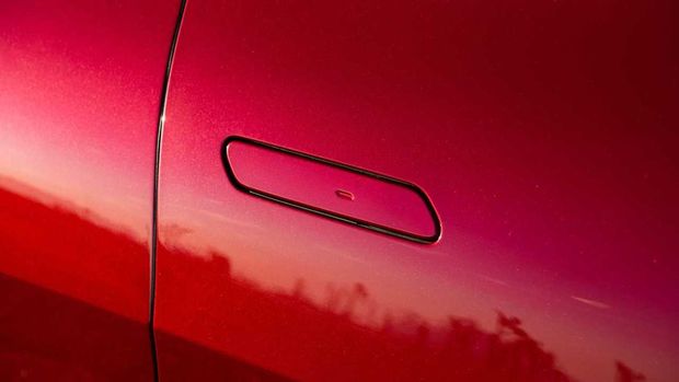 Bos VW Kritik Gagang Pintu Rata di Mobil Listrik Modern: Bikin Ribet!