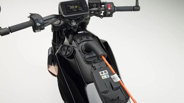 Array,Motor Sport Listrik Honda Resmi Dijual: Setara Moge 600 cc, Harga Rp 291 Jutaan