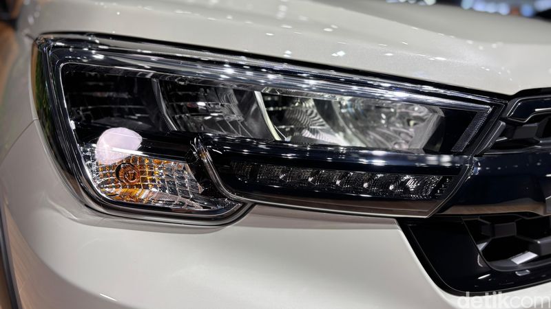 Array,Suzuki XL7 Hybrid Alpha Kuro Meluncur, Ini 7 Hal yang Baru