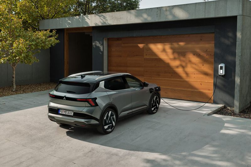 Array,Mitsubishi Eclipse Cross Lahir Kembali, Kini Jadi Mobil Listrik Murni