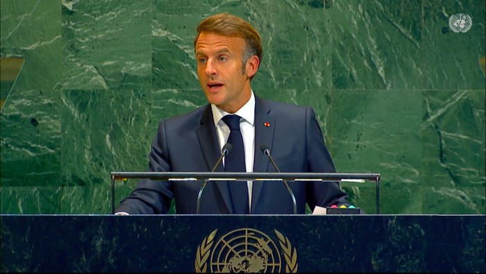 Array,Presiden Prancis Jadi Korban Jalan Ditutup Iringan Patwal, Langsung 'Protes'