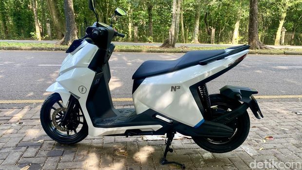 Array,Test Ride Alva N3, Motor Listrik Praktis dengan Sentuhan Futuristis