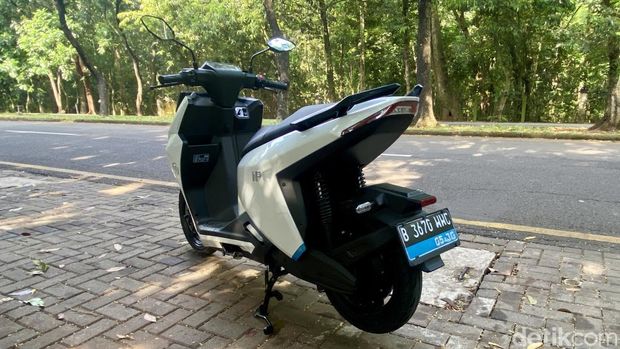 Array,Test Ride Alva N3, Motor Listrik Praktis dengan Sentuhan Futuristis