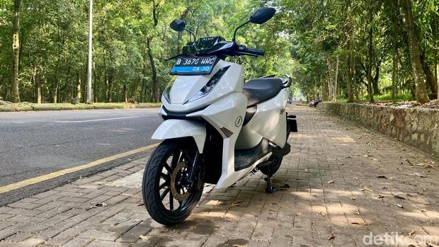 Jauh Juga! Segini Beda Pajak Motor Listrik vs Honda BeAT