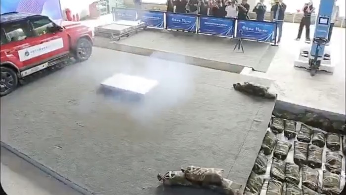 Array,Ide Gila dari China: Baterai Terlempar dari Mobil Listrik untuk Hindari Kebakaran