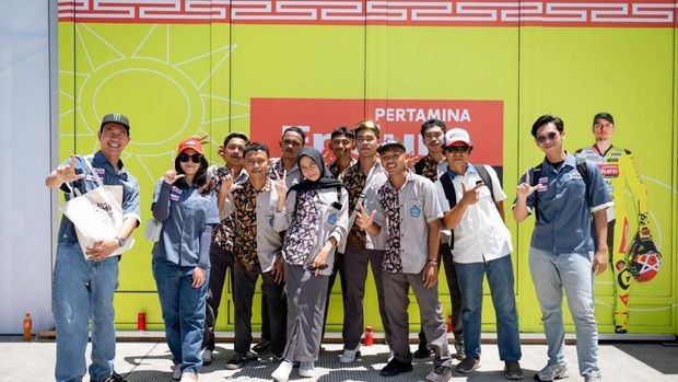 Helm Bertanda Tangan Valentino Rossi Dilelang Nih