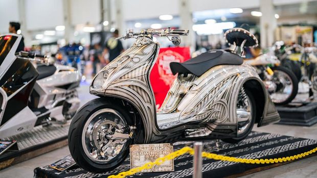 Array,Ketika Honda Stylo 160 Dirombak Total Jadi Naked Bike Bergaya Neo Boardtracker