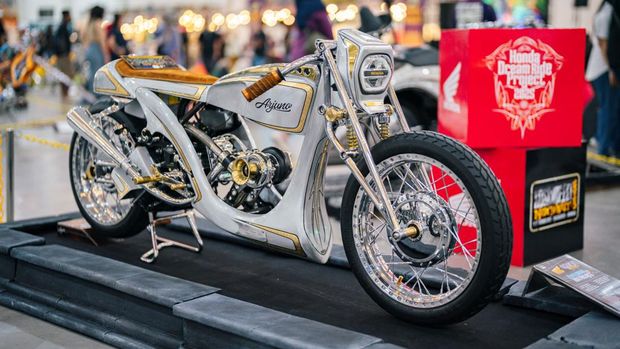 Array,Ketika Honda Stylo 160 Dirombak Total Jadi Naked Bike Bergaya Neo Boardtracker