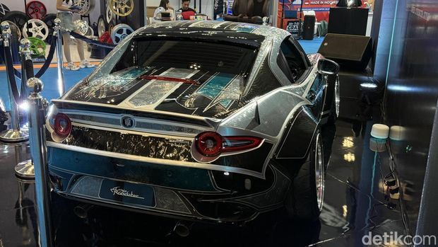 Array,Motif Toraja Hidup di Bodi Mazda Miata, Mirip Ukiran Asli