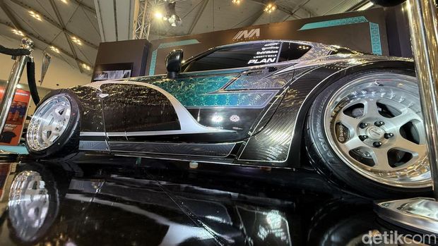 Array,Motif Toraja Hidup di Bodi Mazda Miata, Mirip Ukiran Asli