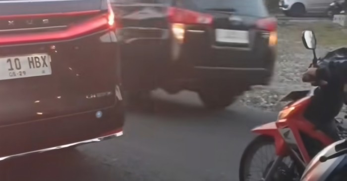 Kesaksian Warga Lihat Mobil Sultan HB X Disalip Rombongan 'Tot-Tot Wuk-Wuk'