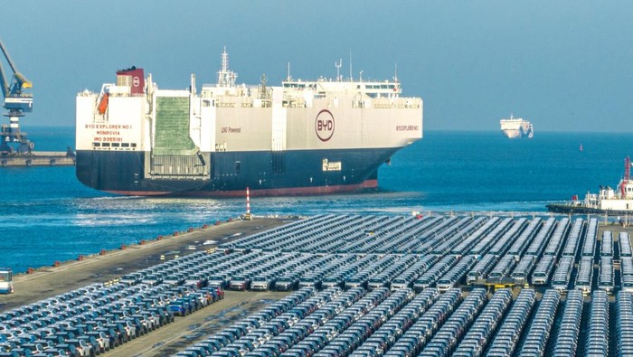 Kapal Jumbo Pengangkut Ribuan Mobil BYD Tinggalkan RI, Atto 1 Sudah Mendarat?