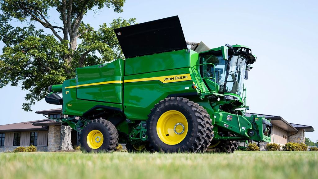 john-deere-2025-s7-combine-at-koenig-equipment