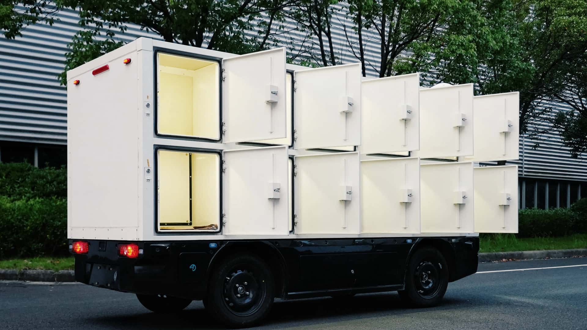 Robot Pengiriman Otonom Robomart RM5