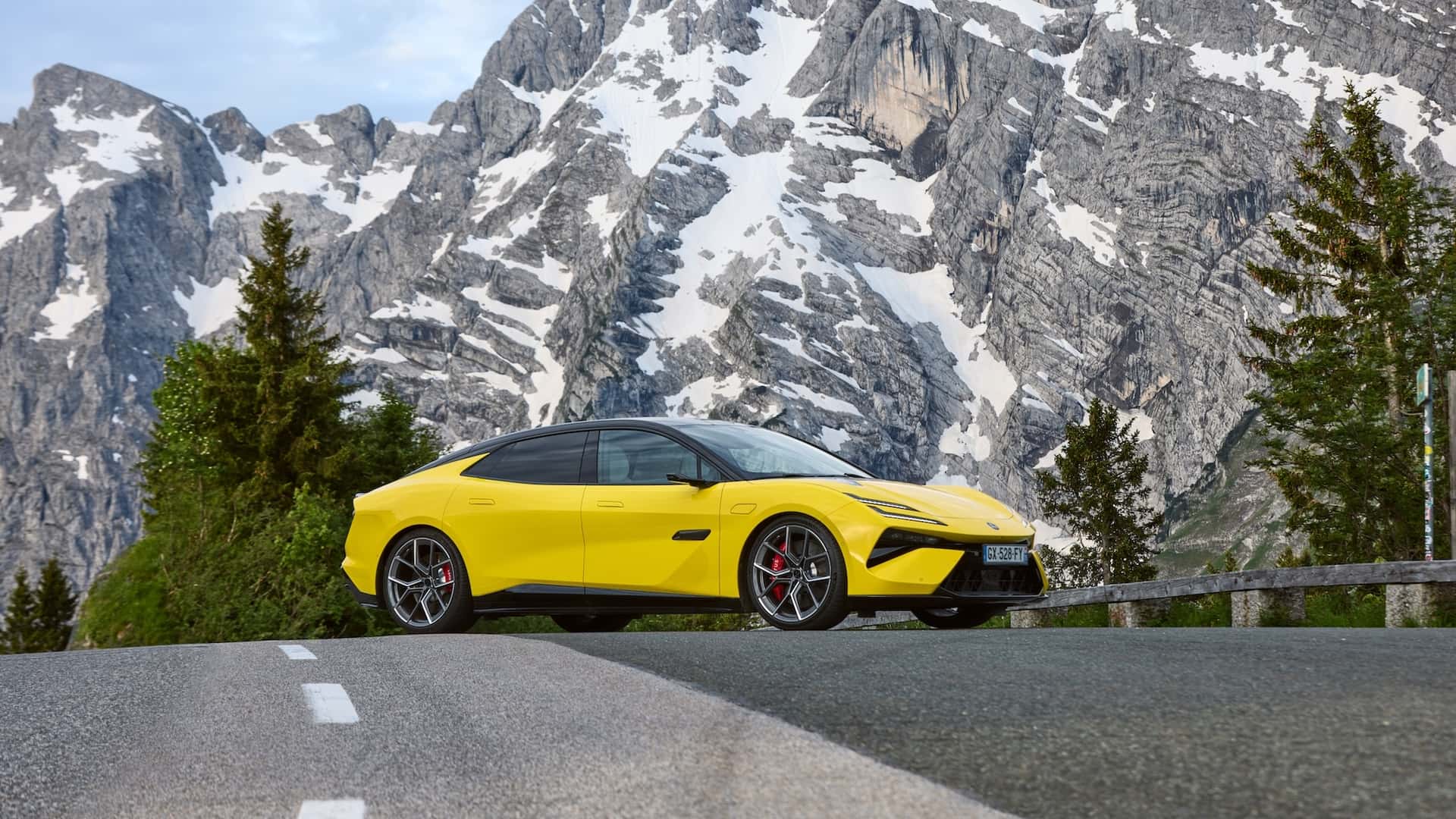 Review Lotus Emeya 2025: Lotus yang Sangat Berbeda