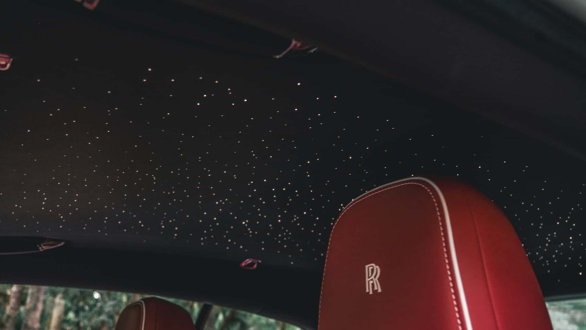 Ulasan Lencana Hitam Rolls-Royce Spectre