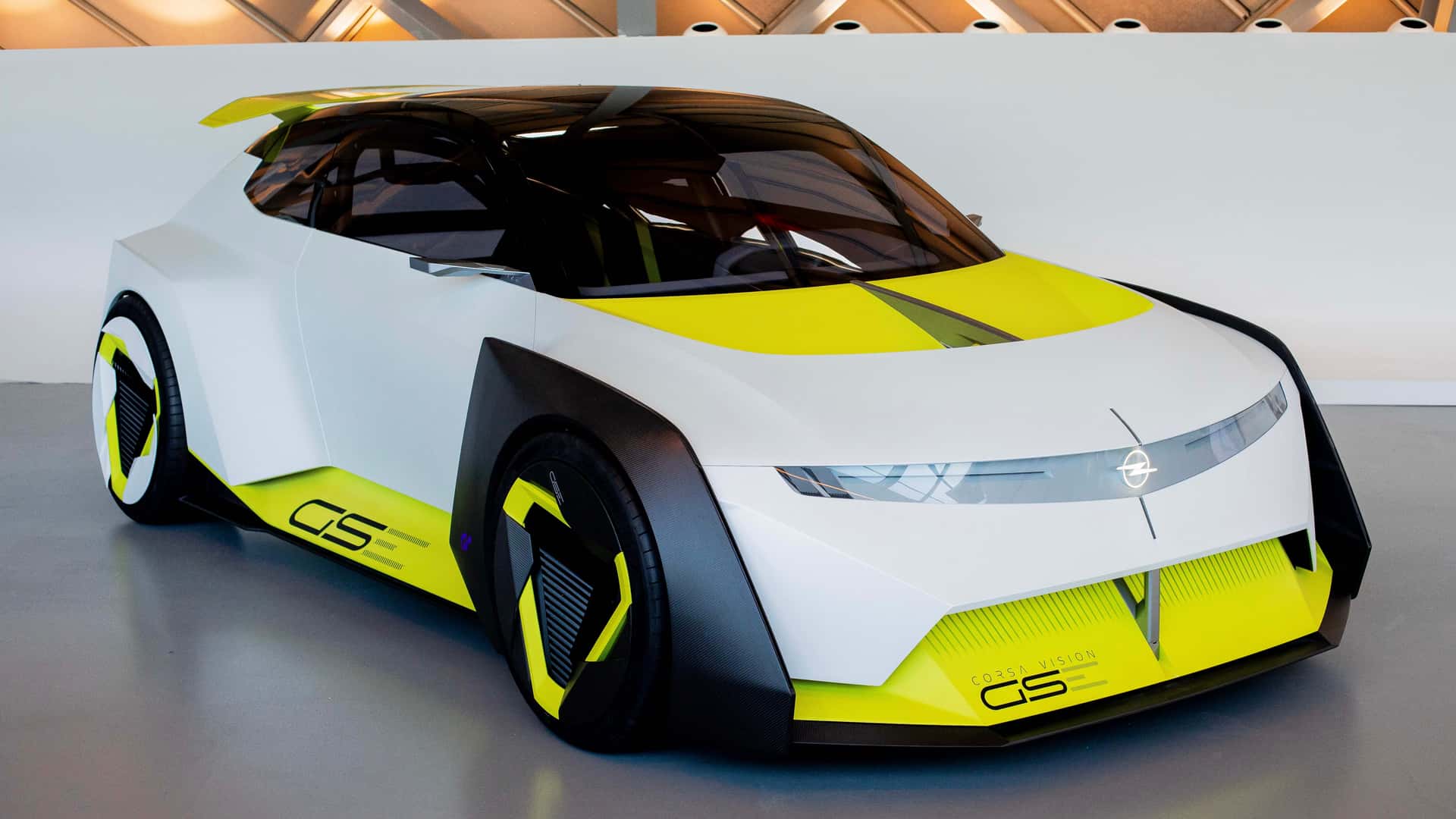 Opel LOVE 2025 exposición en Mobility City Zaragoza