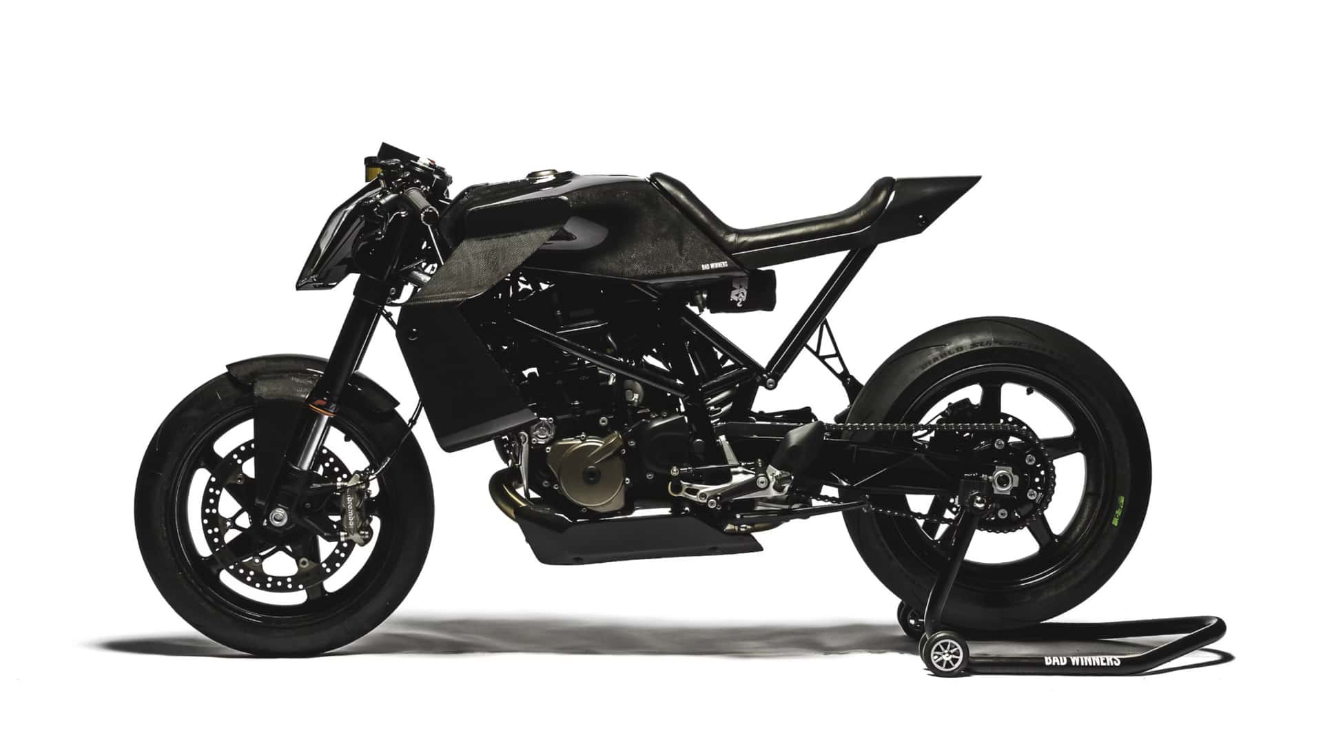 Esta Husqvarna custom, vendida en subasta, era de Charles Leclerc