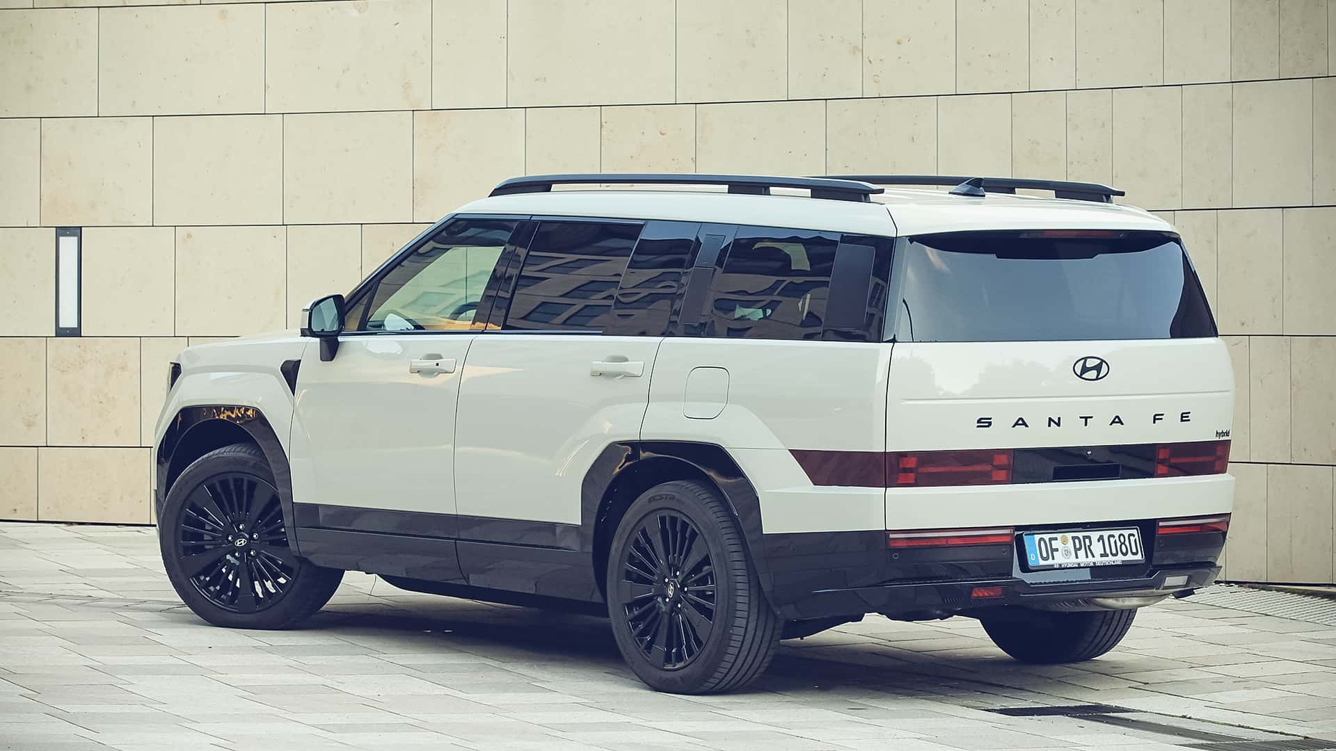 Hyundai Santa Fe Hybrid (2025)