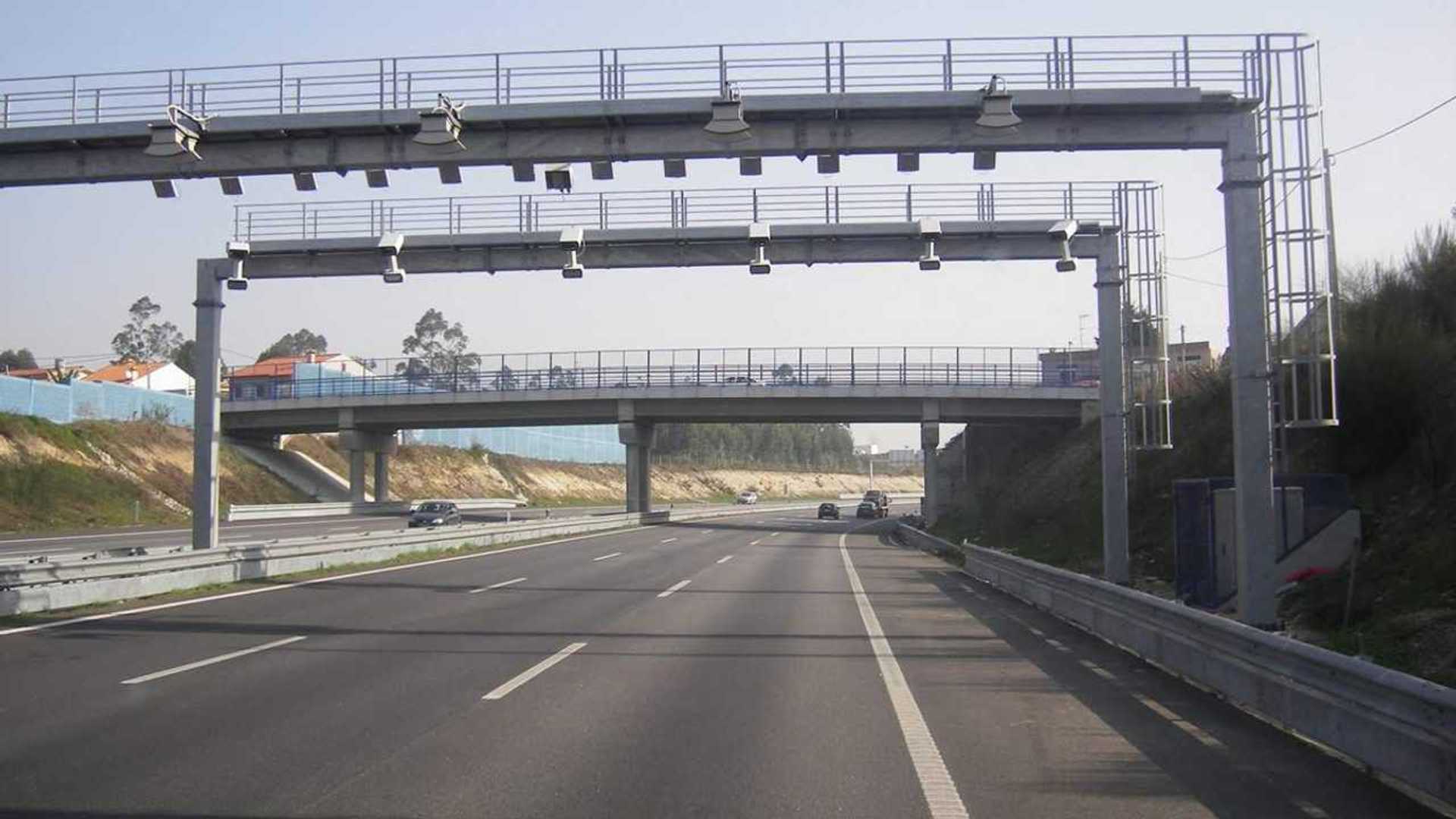 Adiós a las cabinas: el Gobierno autorizó el cobro de peaje automático por patentes