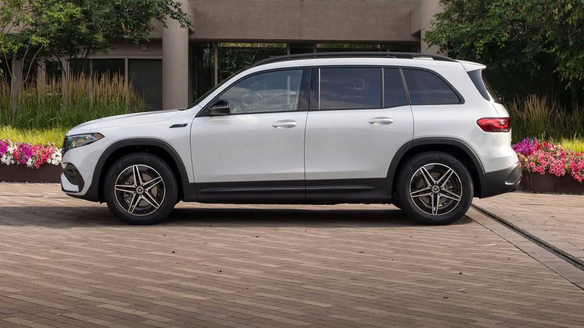 2022 Mercedes-Benz EQB exterior