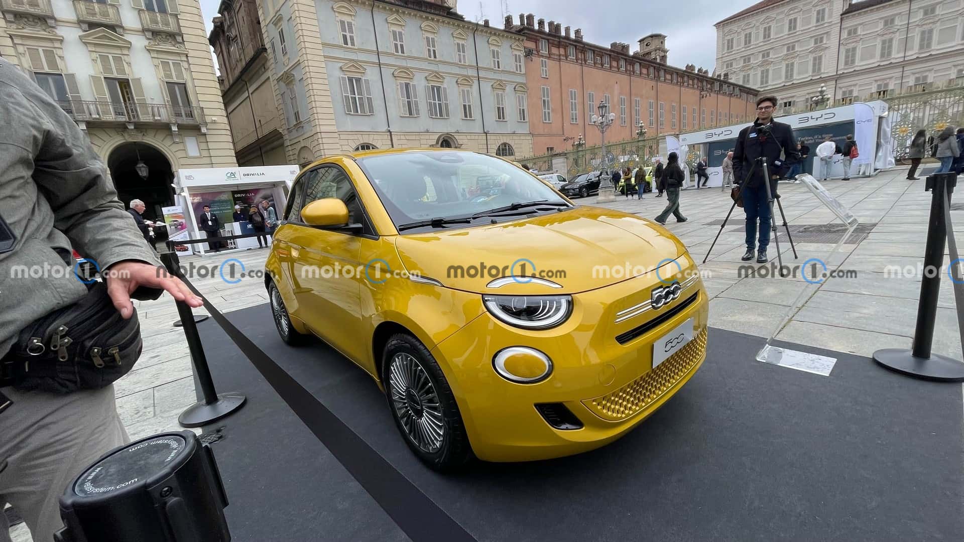 Fiat 500 Hybrid en el Salón del Automóvil de Turín 2025