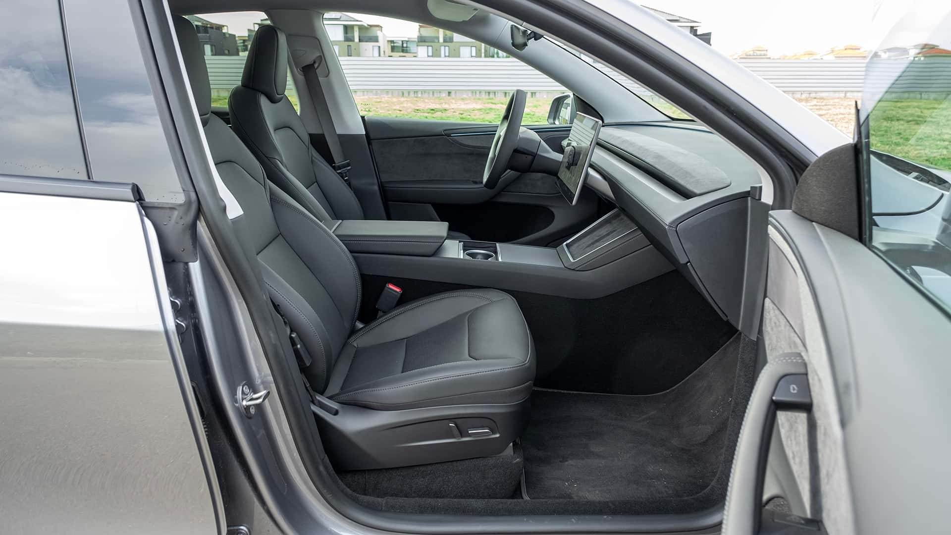 Série de lancement de la Tesla Model Y 2025 (spécifications européennes)