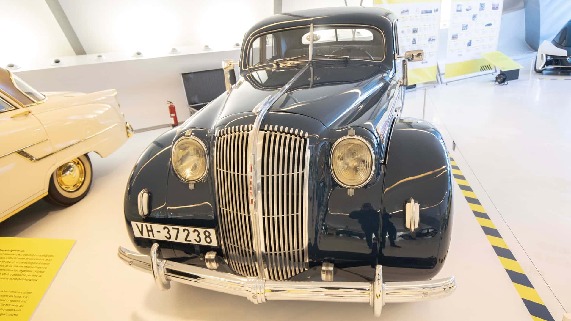 Opel LOVE 2025 exposición en Mobility City Zaragoza