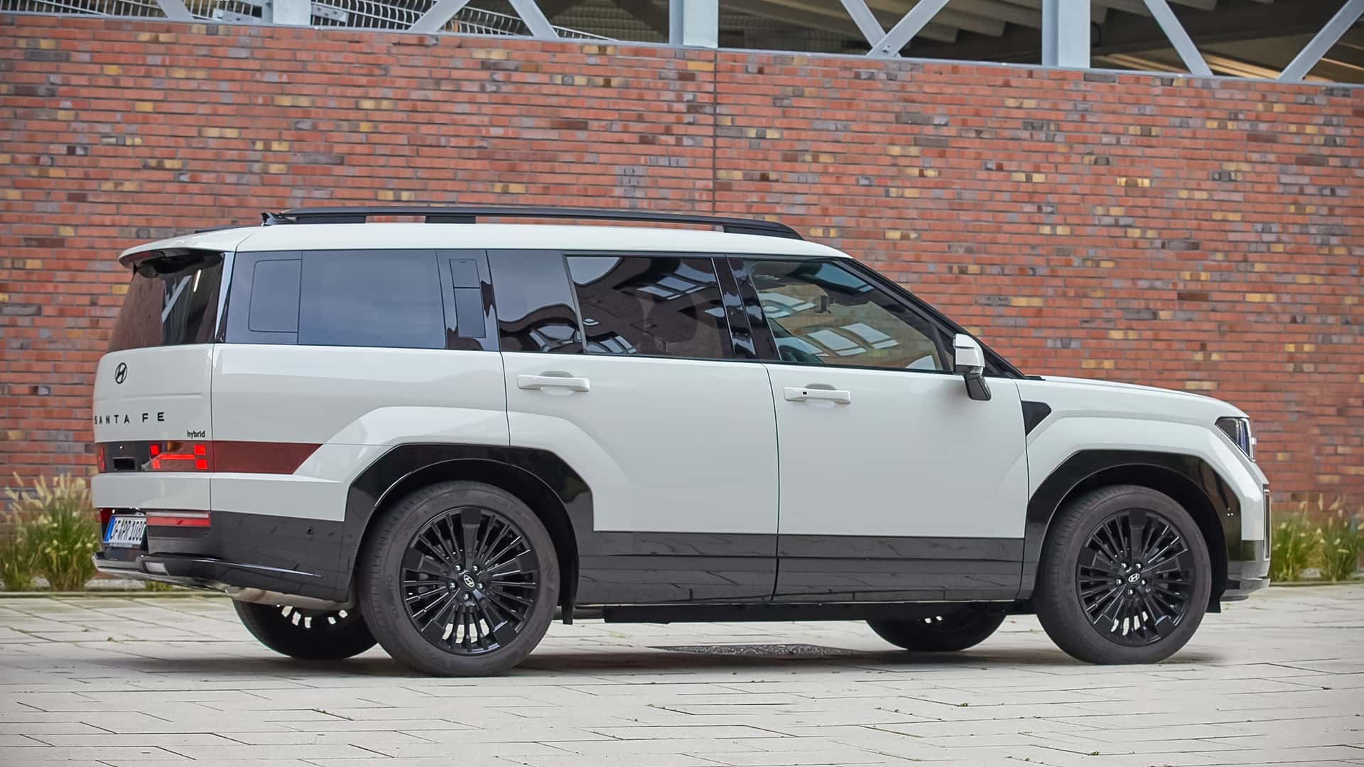 Hyundai Santa Fe Hybrid (2025)