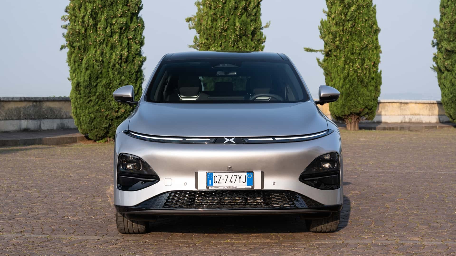 <p>Xpeng G6, faros ocultos y superficies lisas</p>