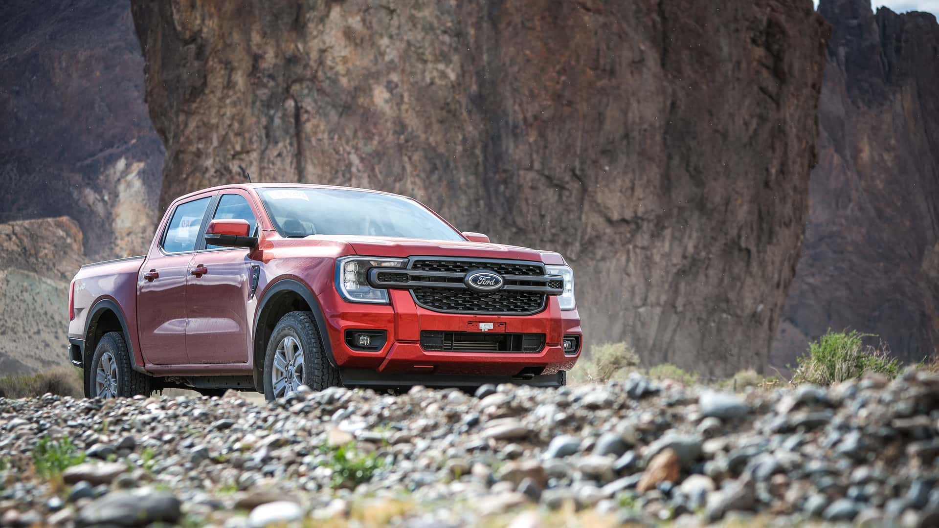 Ford re inauguró la escuela de Paso del Sapo