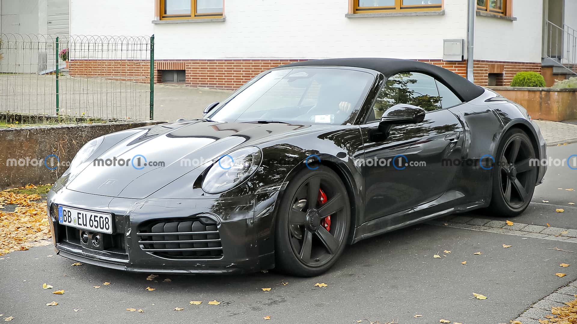 Porsche 911 Turbo Touring Cabrio (2026) als Erlkönig erwischt