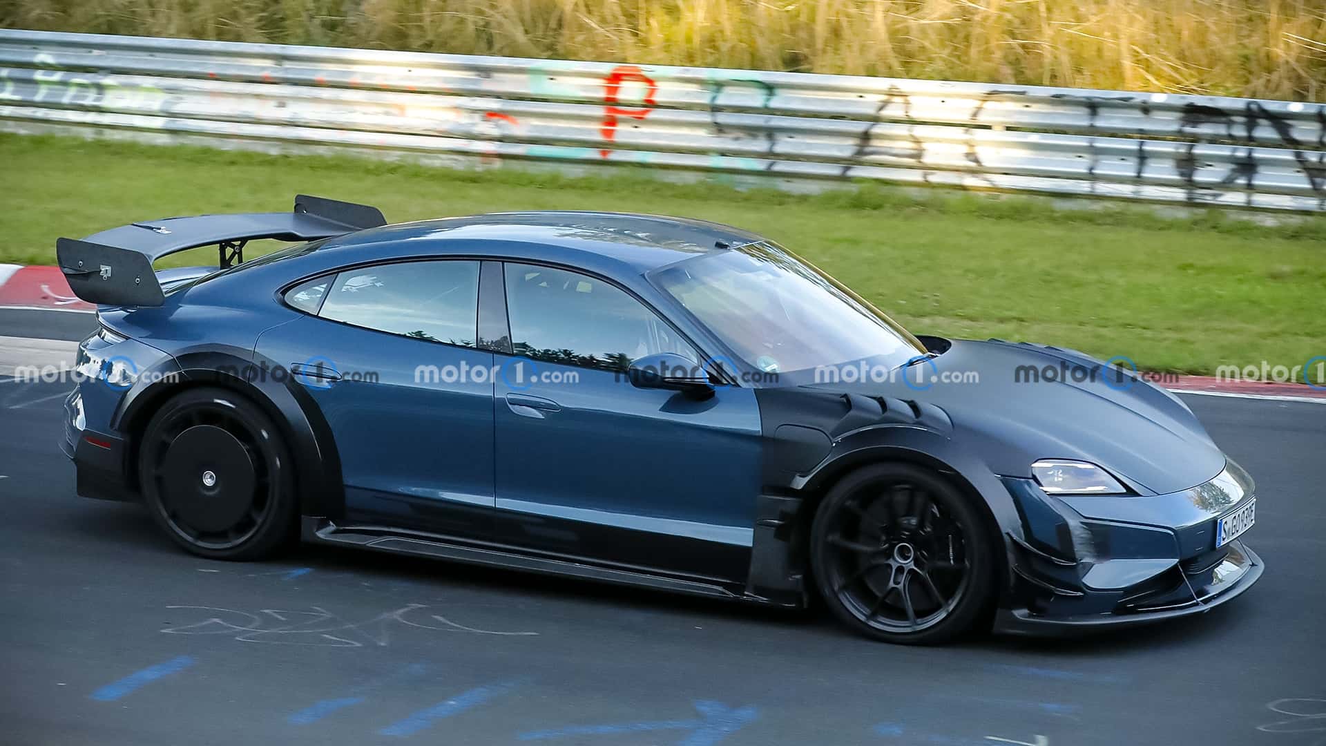 Nürburgring-Rekord im Visier: Sehen wir hier einen Porsche Taycan GT4 RS?