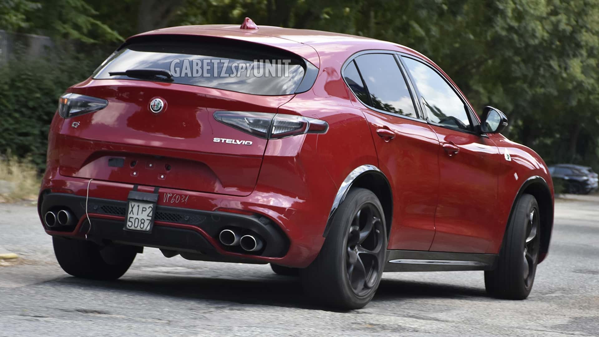 Les photos d'une nouvelle Alfa Romeo Stelvio Quadrifoglio