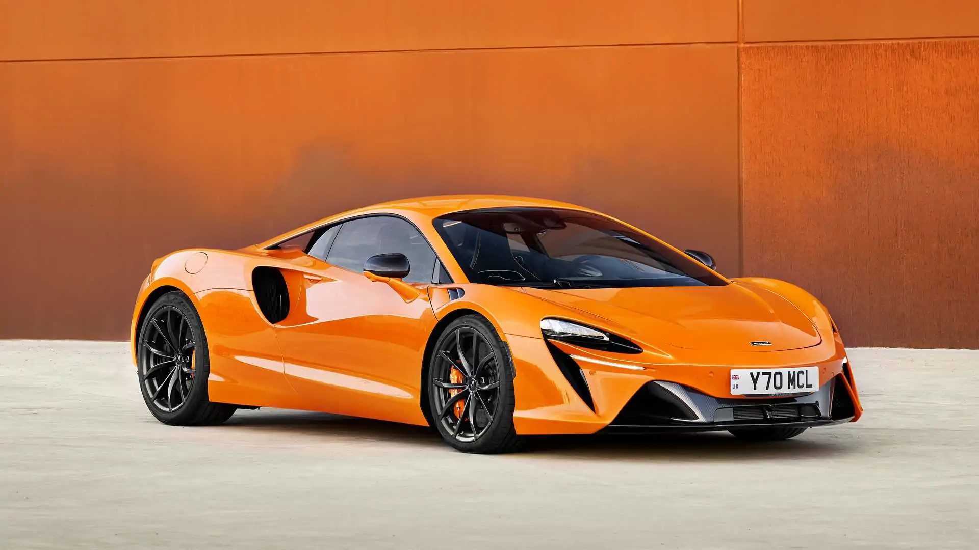<p>McLaren Artura</p>