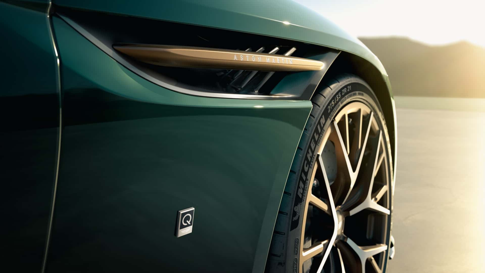 Aston Martin DB12 y Vanquish Volante 60th Anniversary