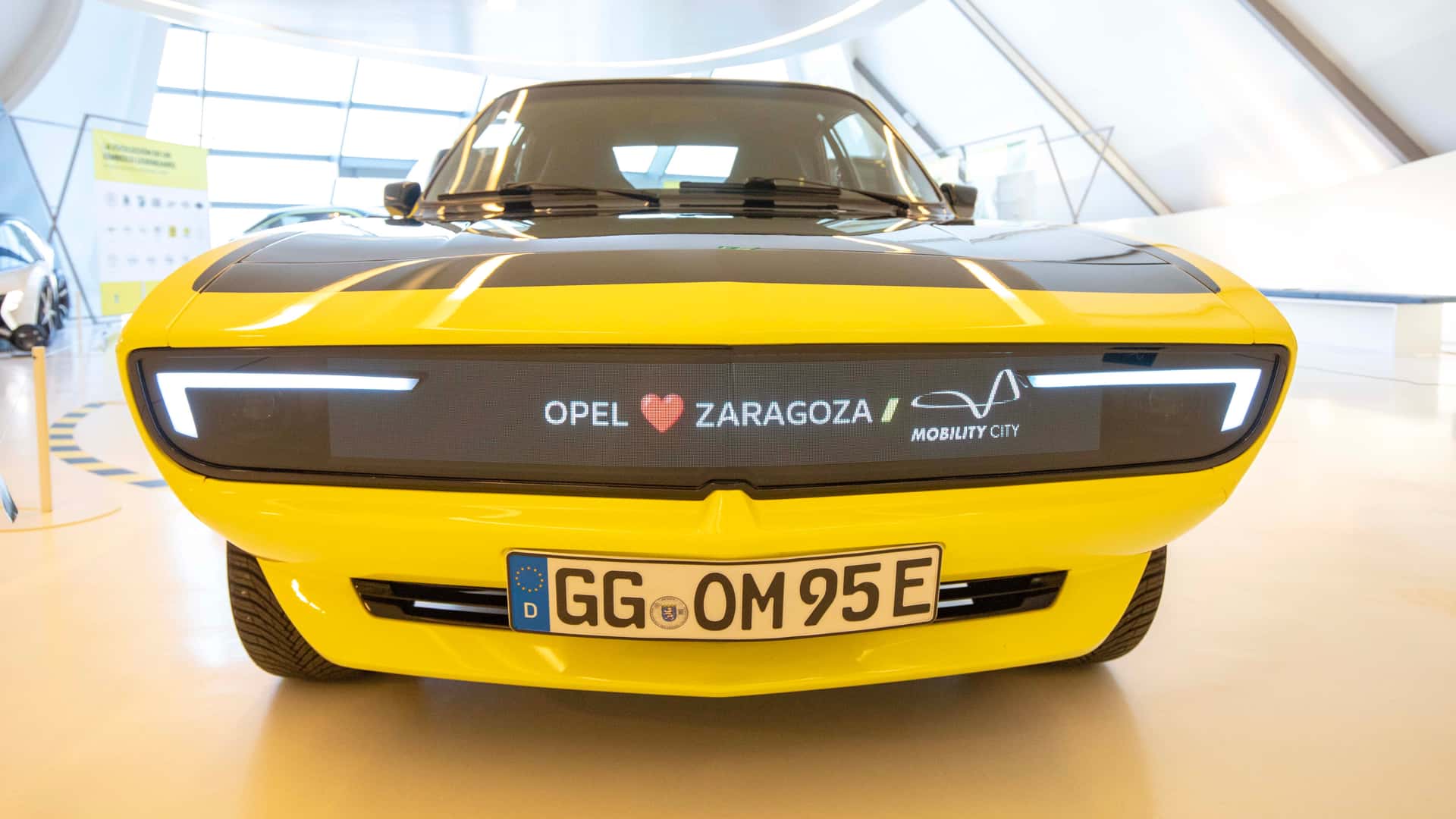 Opel LOVE 2025 exposición en Mobility City Zaragoza