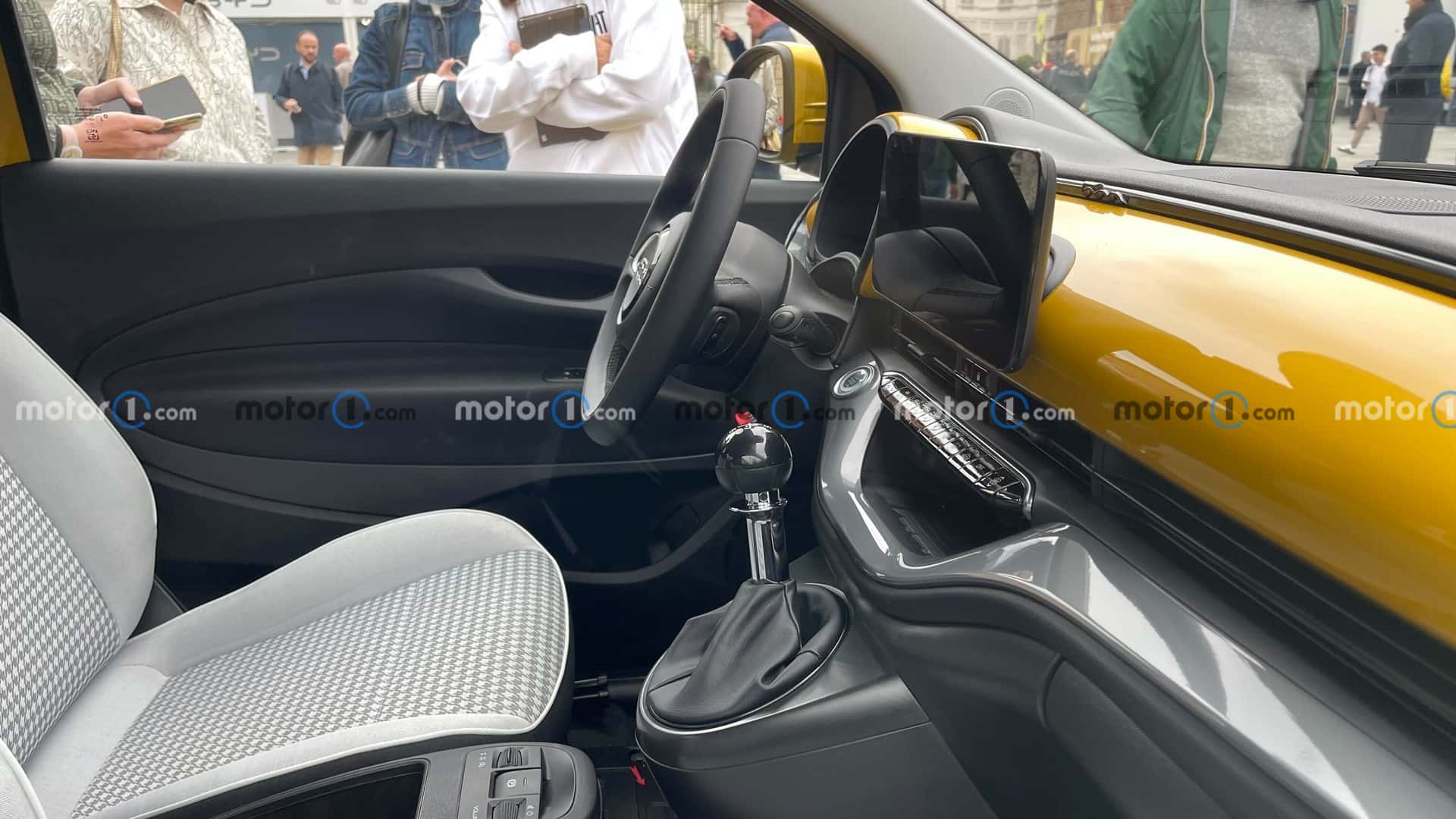 Fiat 500 Hybrid en el Salón del Automóvil de Turín 2025