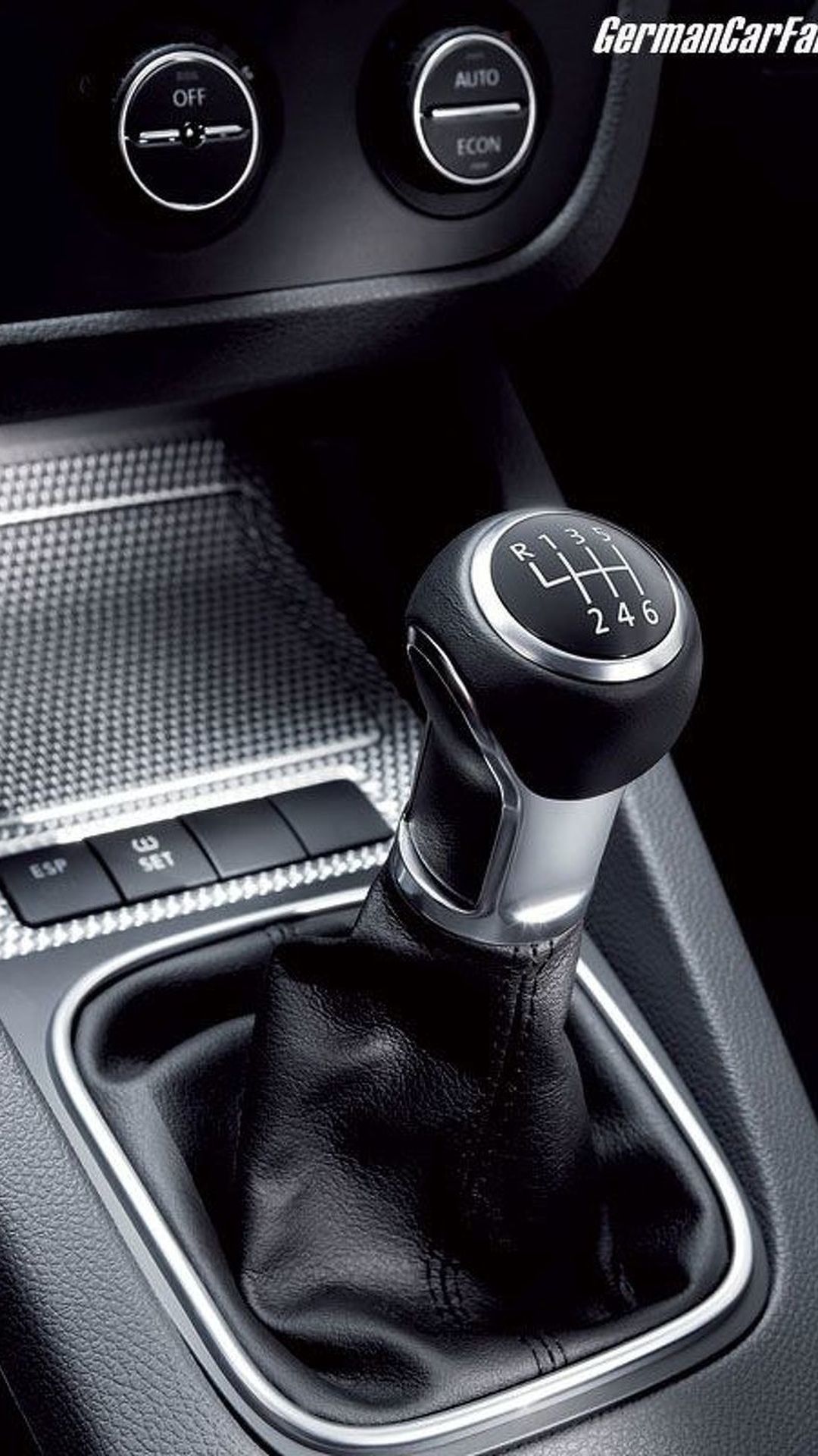 New Volkswagen Golf R32