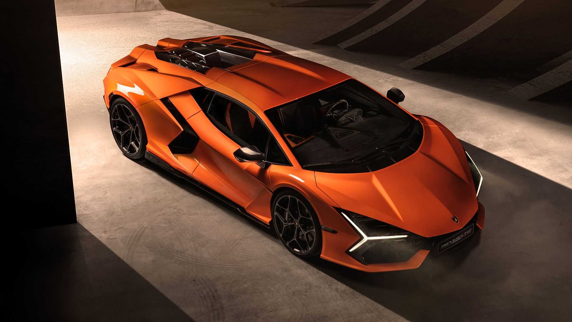 <p>Lamborghini Revuelto</p>