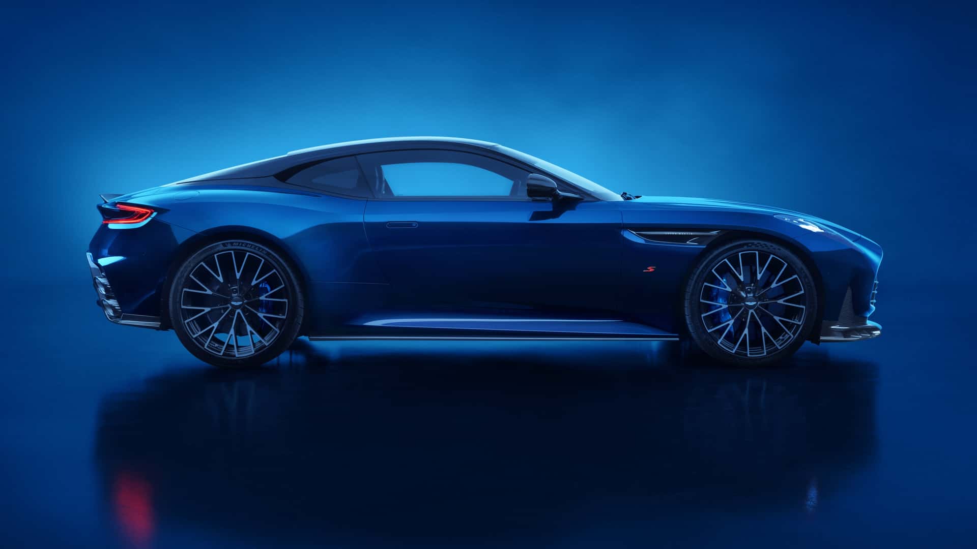 Aston Martin DB12 S Perfil