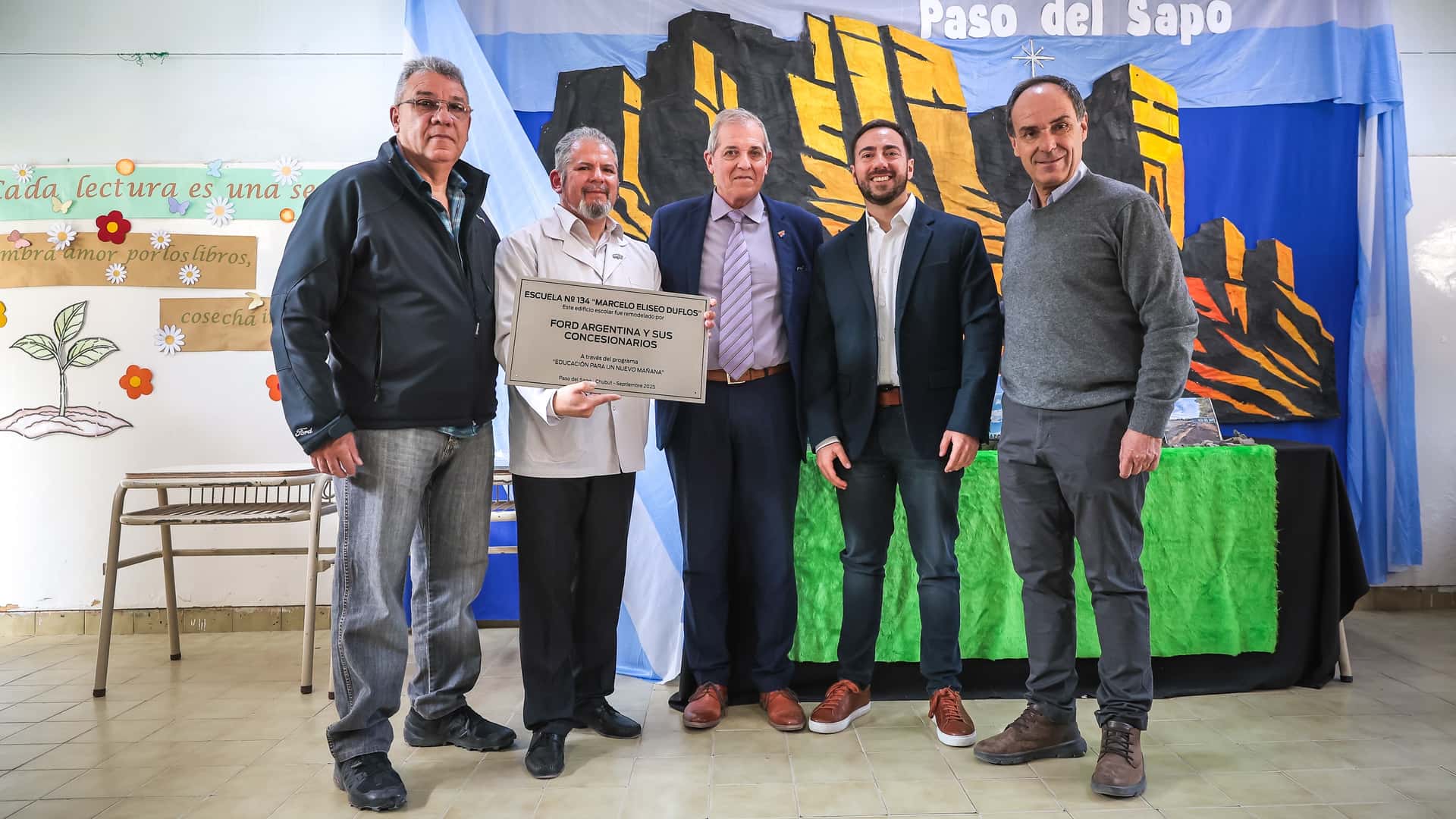 Ford re inauguró la escuela de Paso del Sapo