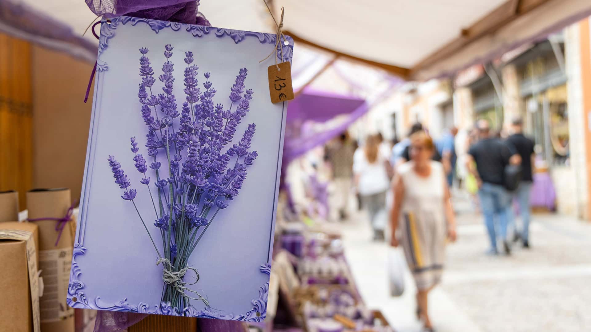 Uno de los tradicionales mercados de la lavanda en Brihuega