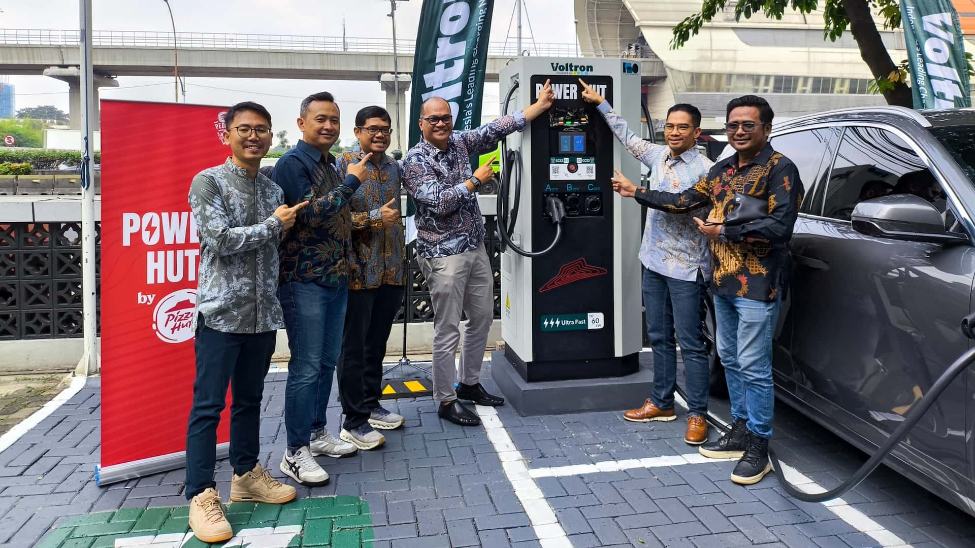 Geely x Voltron Buka Fasilitas Pengisian Daya di Seluruh Diler Geely