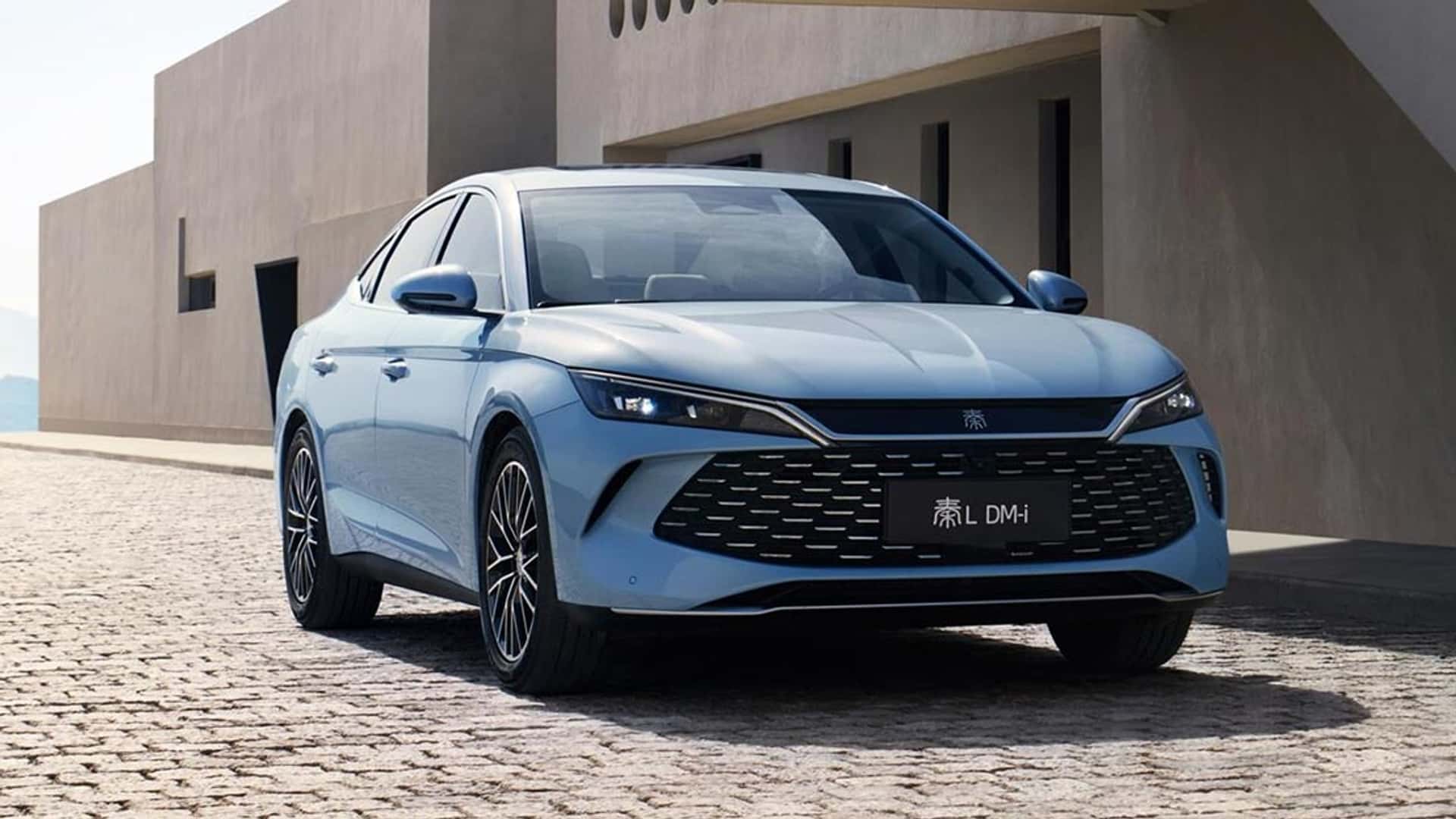 BYD Qin L DM-i plug-in hybrid