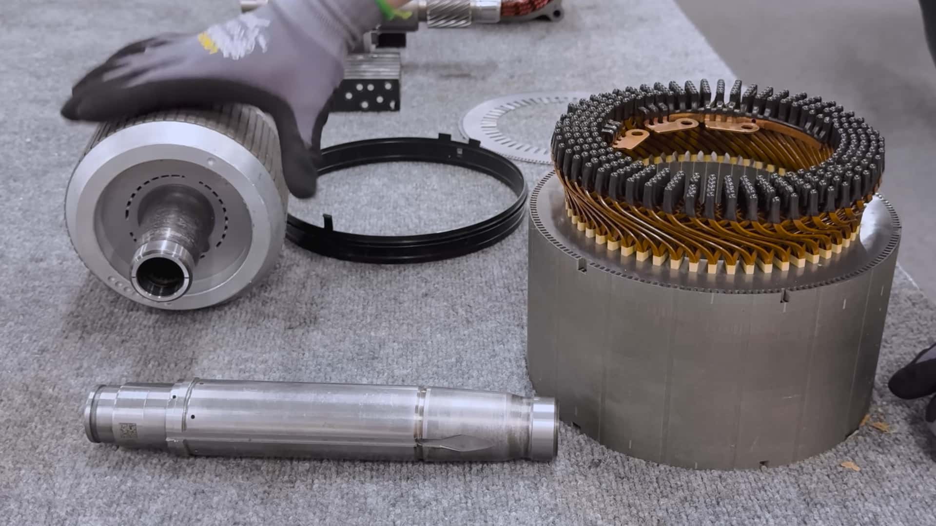 Bagian dalam motor listrik Tesla Cybertruck