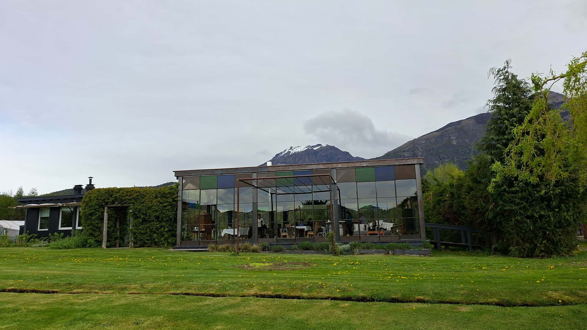 Ford re inauguró la escuela de Paso de Sapo