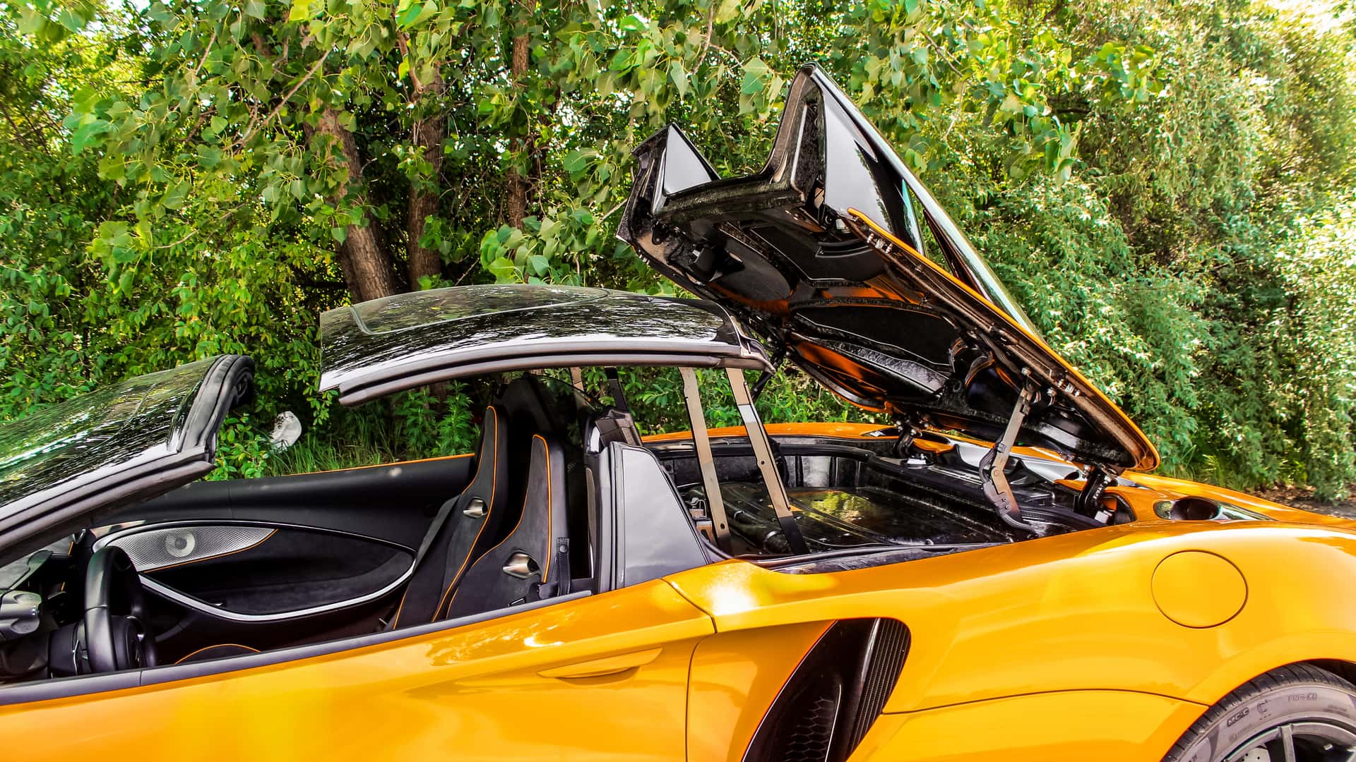 Ulasan McLaren Artura Spider