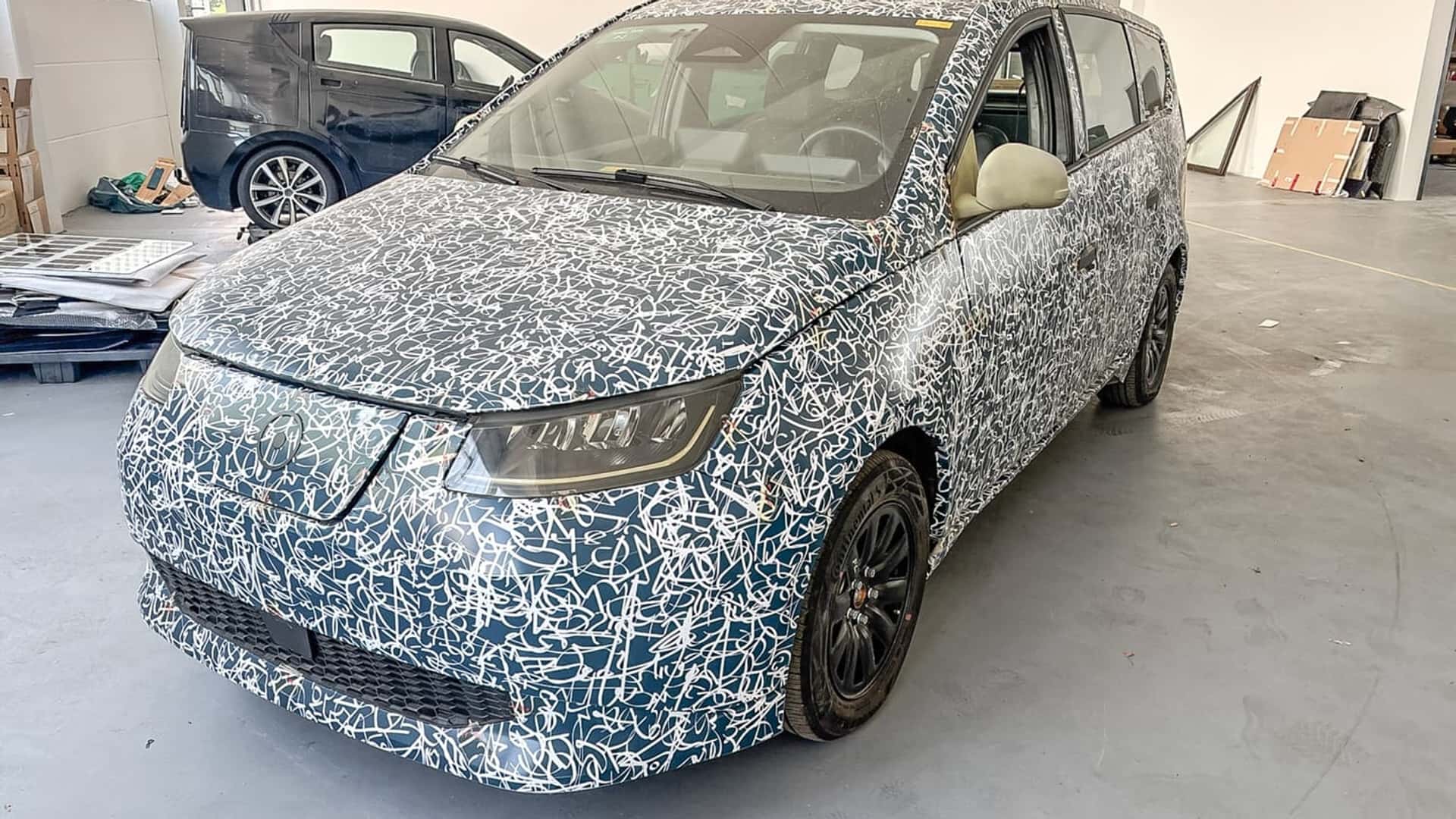 Foto-foto lelang mobil listrik tenaga surya Sono Motors