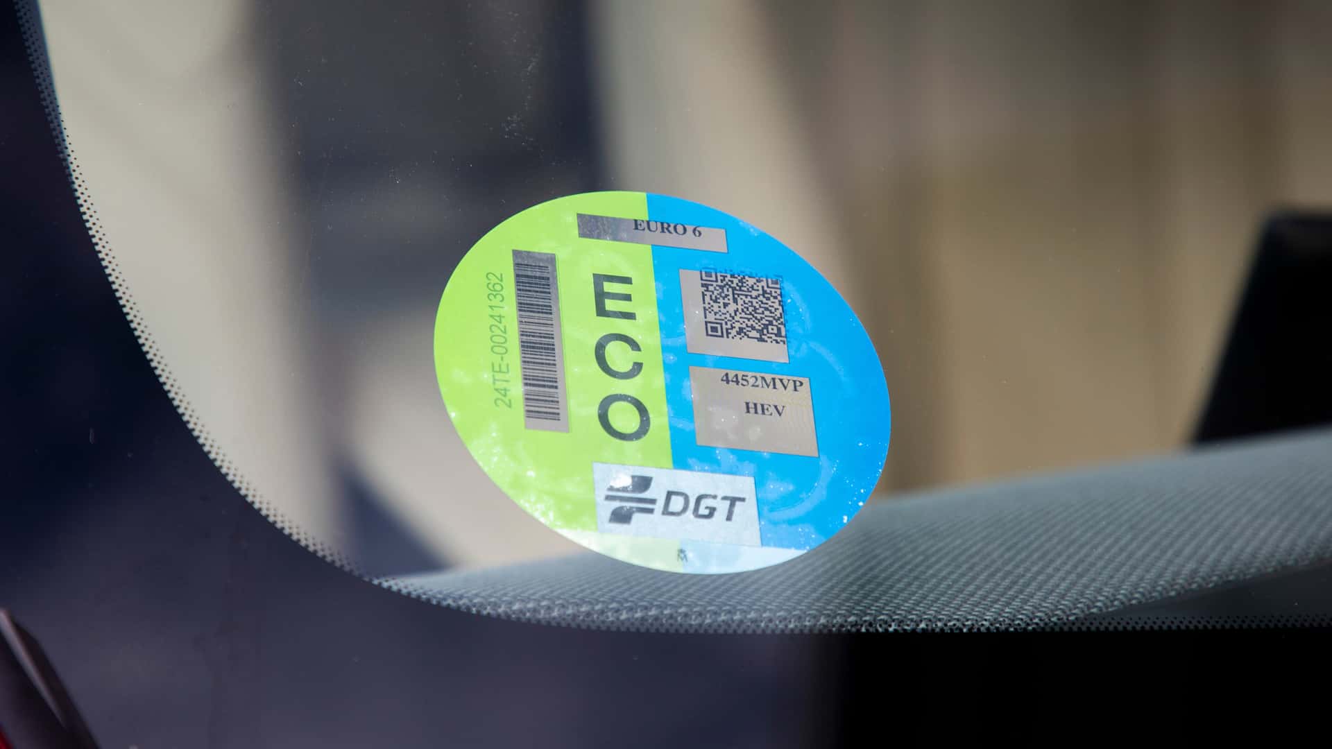 Los 10 coches con etiqueta Eco más baratos